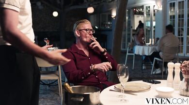 Kelly Collins a její přítel si užívají divokou jízdu v přírodě zakončenou intenzivním creampie