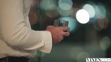 Scarlit Scandal & Ariana Marie get their threesomes on in wild vixen action