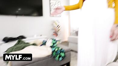 Stepmom's Dirty Little Secret - Senator's Wife Gets Wild And Begs For Cock