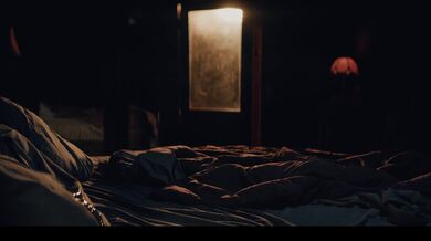 Mysterious stvoření se proměnilo Lexi Lore a Melody Marks tělesné
