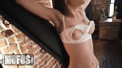 Sera Ryder Thanks Her Neighbor For Helping Out By Giving Him A Wild And Passionate Ride