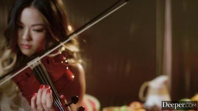 Mona Leads The Ultimate 5-girl Reverse Gangbang