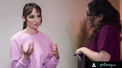 MILF Lexi Luna Gets Sensual Massage In VR While Leana Lovings Sneaks Lustful Touches