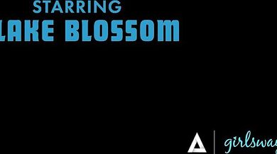 Suburban Boredom Ends When Naked Gizelle Blanco Knocks On Neighbor Blake Blossom's Door