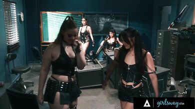 10 girl lesbian gangbang! Rough fisting, strap on sex and squirting!