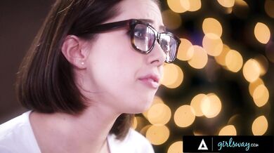 Nice Girl Jenna Sativa Catches Sexy Santa Lexi Belle And Gets Wet Pussy For Christmas