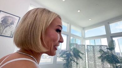 Hot MILF Mellanie Monroe Tastes Something Big