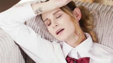 Adelle Unicorn Hairy And Wet Masturbation