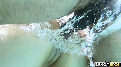 Check Out How Sexy And Juicy Tommy King's Ass Looks As Alex Jones Takes Her From Behind At The Pool