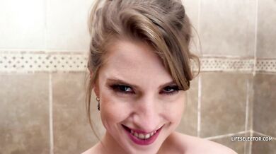Perfekter Blick auf die heiße, vollbusige Pornodarstellerin Octavia Red
