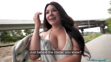 This grade a tourist is cheating on her boyfriend for the first time