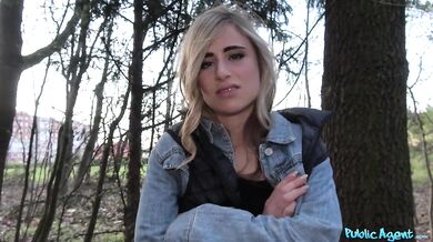 I make this hot American tourist squirt in the woods