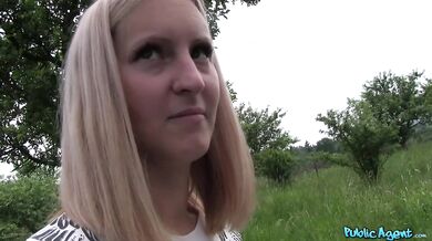 I Make Her Big Natural Boobs Bounce While Fucking Her Outside