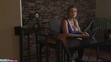 Squirting Big Tit And Big Ass MILF Nikki Sexx Gets Anal