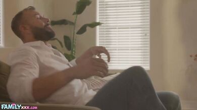 MILF Stepmom Wants It In Bubblez Bankz Tight Wet Ass