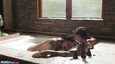 Asian MILF Stepmommy Honey Gold Gets Her Creampie!