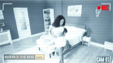 Two hot girls are having a wild threesome in the motel room