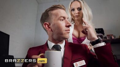 Two hot girls are having a wild threesome in the motel room