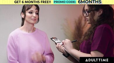 PAWG Leana Lovings Gives Busty MILF Lexi Luna Happy Ending During Sensual VR Massage