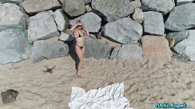 Blonde beach babe in bikini has risky sex In public
