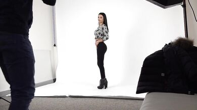Super fit woman found in public is taken to her very first photoshoot casting
