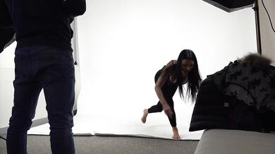 Super fit woman found in public is taken to her very first photoshoot casting