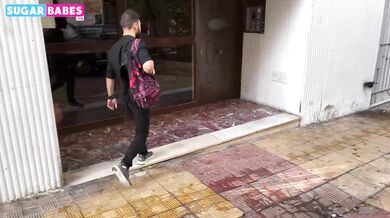 Griechische Teenagerin liebt große Schwänze in ihrem Arsch