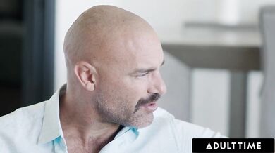 Cheerleader Alexis Tae Offers Her Ass To Stepdad-In-Law While Waiting For Boyfriend