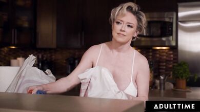 Horny Stud Is Obsessed With Stepmommy Dee Williams's Huge Tits!