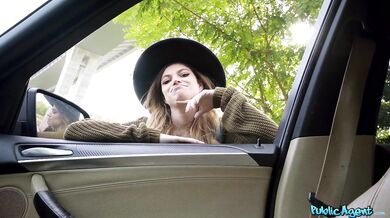American hitchhiker had sex outdoors and fucked with her first European guy