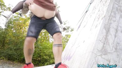 American hitchhiker had sex outdoors and fucked with her first European guy