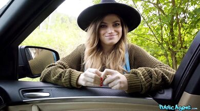 American hitchhiker had sex outdoors and fucked with her first European guy