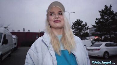 Blonde Pizza Delivery Girl With Big Natural Boobs Gets Fucked