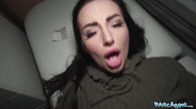 Blue eyed babe sucks a fat big dick out in the snow