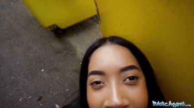 Big ass and big tits ebony Latina Linda Baker enjoying public fuck