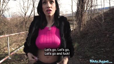 Horny Italian MILF orgasms in public and give great outdoor blowjob