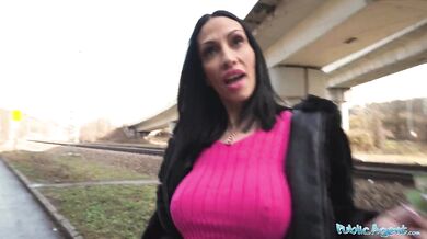 Horny Italian MILF orgasms in public and give great outdoor blowjob