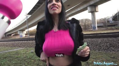 Horny Italian MILF orgasms in public and give great outdoor blowjob
