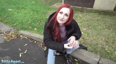Zrzka Britka ukazuje propíchnutý kozy před šukáním ve sklepě a creampie