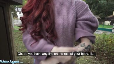 Zrzka Britka ukazuje propíchnutý kozy před šukáním ve sklepě a creampie
