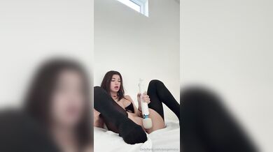 Paige Insco Masturbates Her Pussy In A Sexy Outfit
