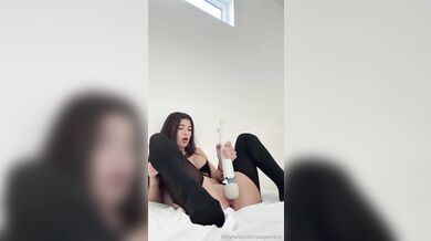 Paige Insco Masturbates Her Pussy In A Sexy Outfit