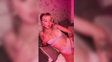 Cute Gracie Bennett Gets Horny And Masturbates