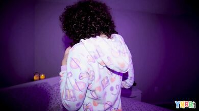 Willow Ryder Gets Nailed On The Bed By A BWC