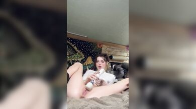 Horny Shrooms Q Vapes Before Making Her Pussy Wet