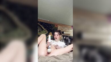 Horny Shrooms Q Vapes Before Making Her Pussy Wet
