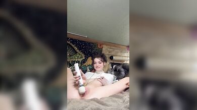 Horny Shrooms Q Vapes Before Making Her Pussy Wet