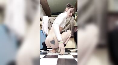 Shrooms Q Masturbates Until Her Wet Pussy Gets Creamy