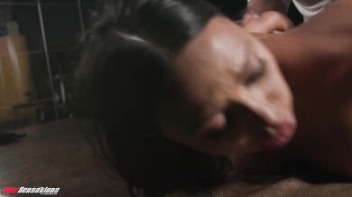 Die Latina mit dem Knackarsch, Brandy Salazar, bekommt einen Hardcore-BDSM-Fick
