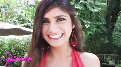 Mia Khalifa Teaches Erotic Blowjob Techniques An Oily Dildo And Then A Real Cock